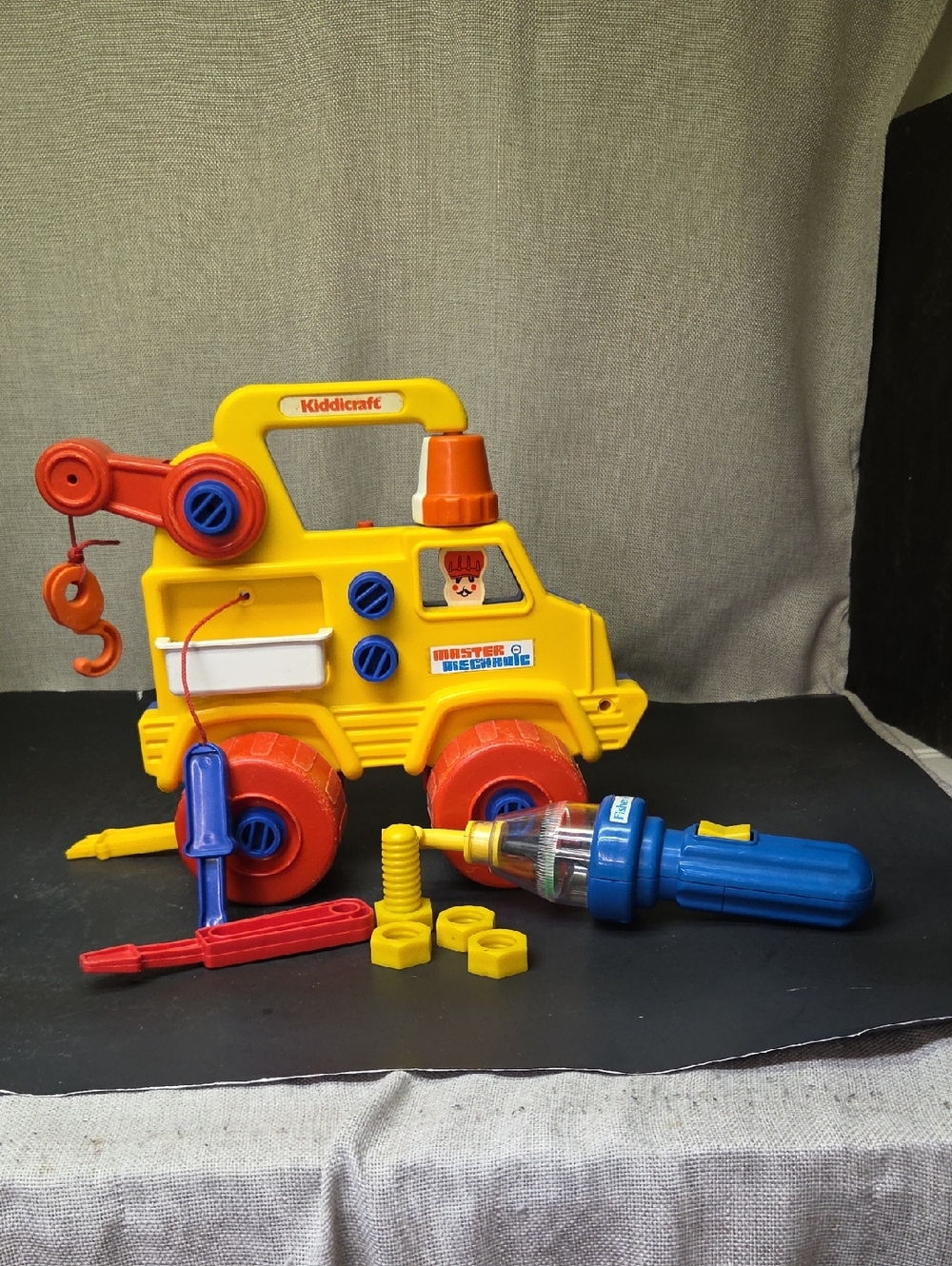 Kiddicraft Fix-It Toy Teaching Double-sided Learning Toy Truck‎